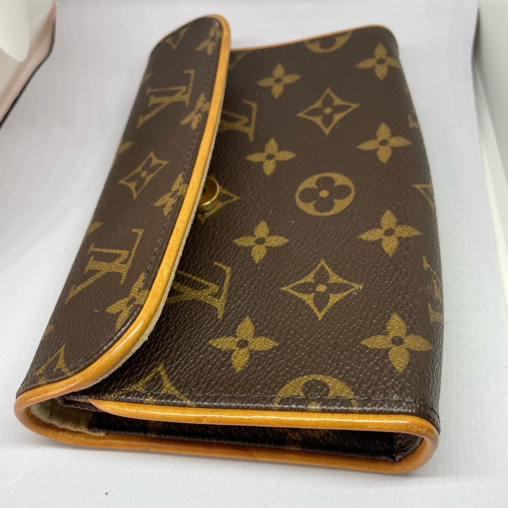 Louis Vuitton Monogram pochette waist bag. Wear to run errands or casual dinner.